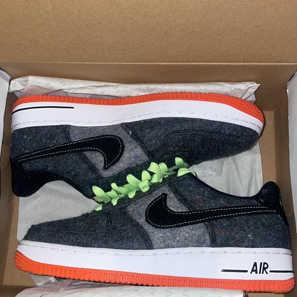 Nikes size 5.5